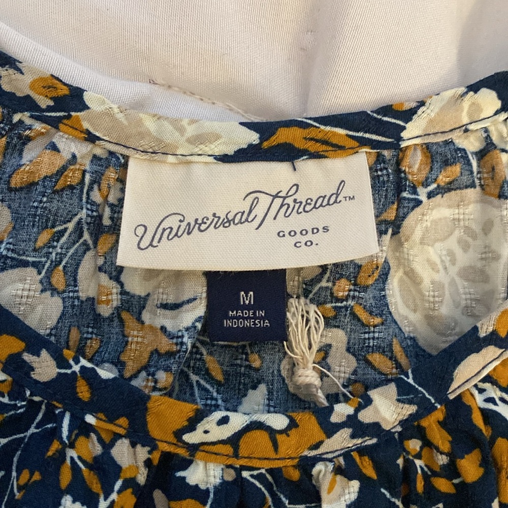 Universal Thread shirt - Picture 3 of 3